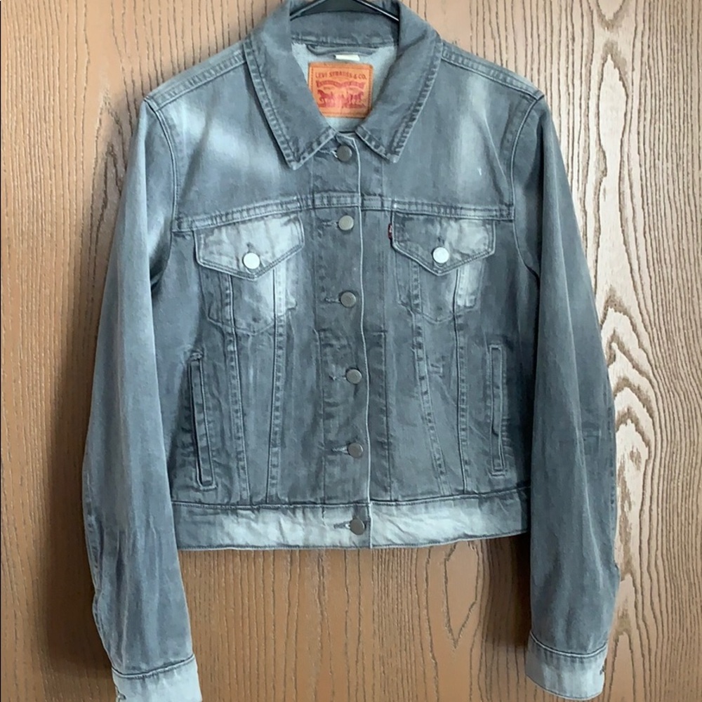 Levi’s distressed jacket Large